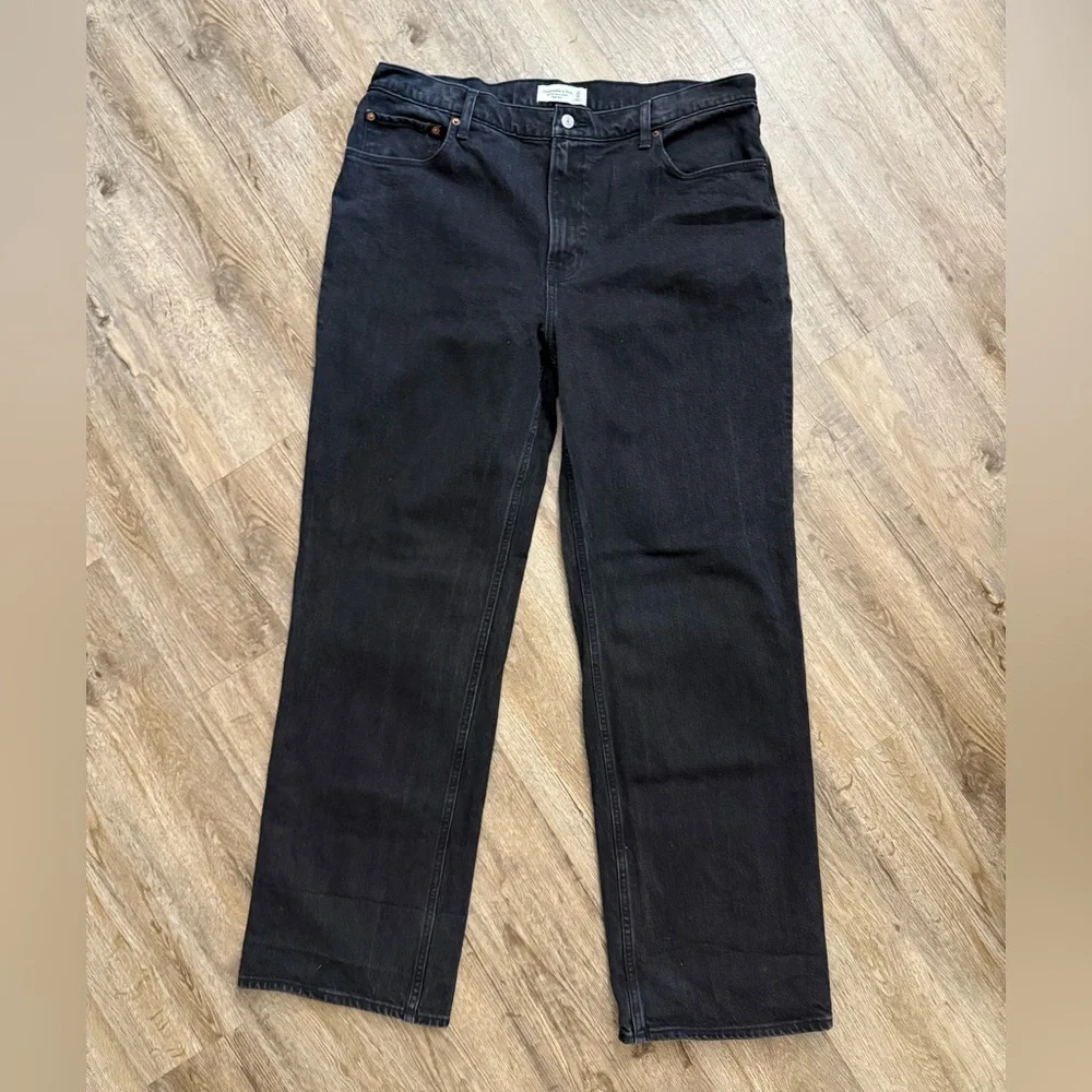 High-Rise Straight Leg Jeans - Black - Picture 3 of 13